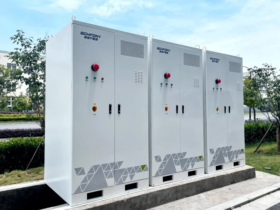 215 Sistema de Generación de Energía Solar Fotovoltaica en kWh con Almacenamiento de Batería y Respaldo de Energía en Parque Industrial Contenedor de Esencia con Refrigeración por Aire