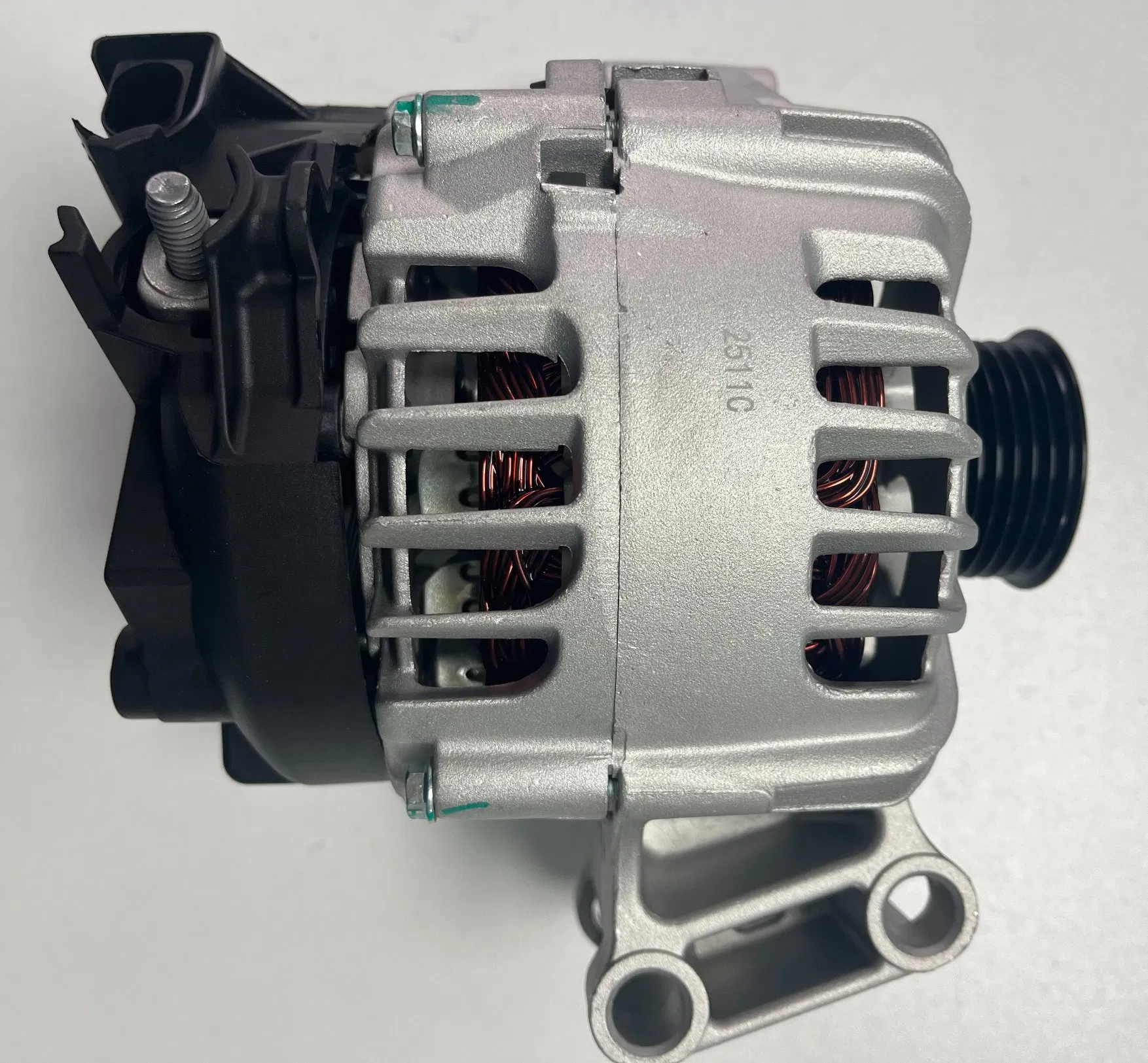 Generador de AC de fábrica a precio de fábrica 12V stock directo de fábrica entrega adecuada para Ford y otros modelos