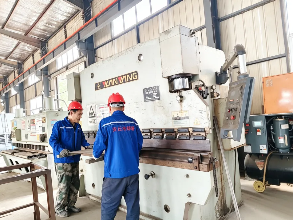 Taller de producción de torres de enfriamiento - 1