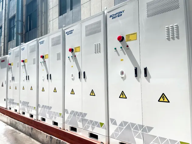 215 Sistema de Generación de Energía Solar Fotovoltaica en kWh con Almacenamiento de Batería y Respaldo de Energía en Parque Industrial Contenedor de Esencia con Refrigeración por Aire