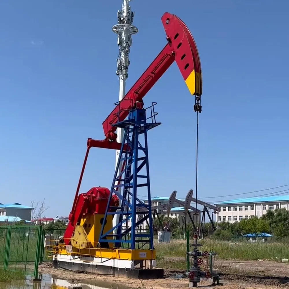 Unidad de bombeo de viga oscilante mecánica de transmisión por engranaje de alta resistencia C-228 con motor eléctrico para campo petrolero