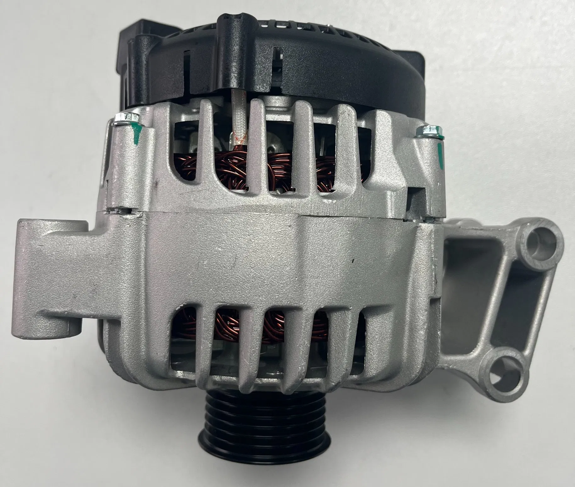 Generador de AC de fábrica a precio de fábrica 12V stock directo de fábrica entrega adecuada para Ford y otros modelos