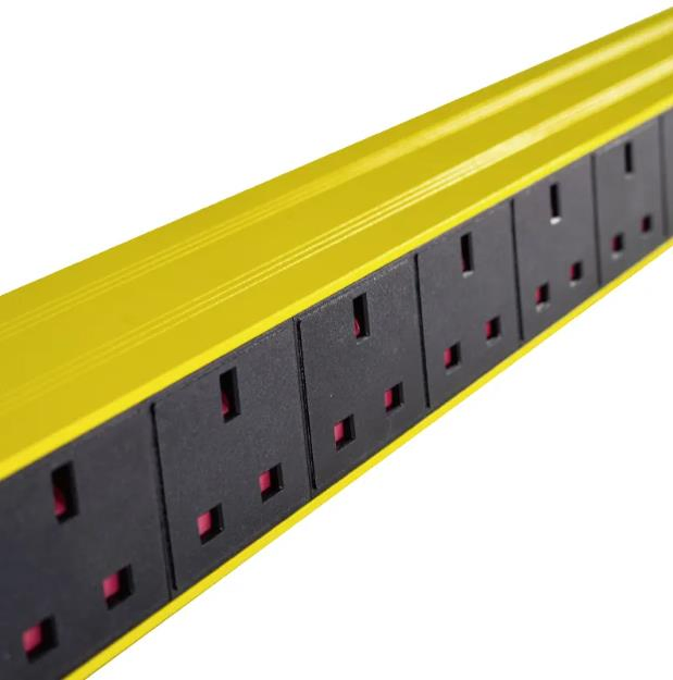 63A Unidad de Distribución de Energía Monitoreada con 20 Conectores del Reino Unido