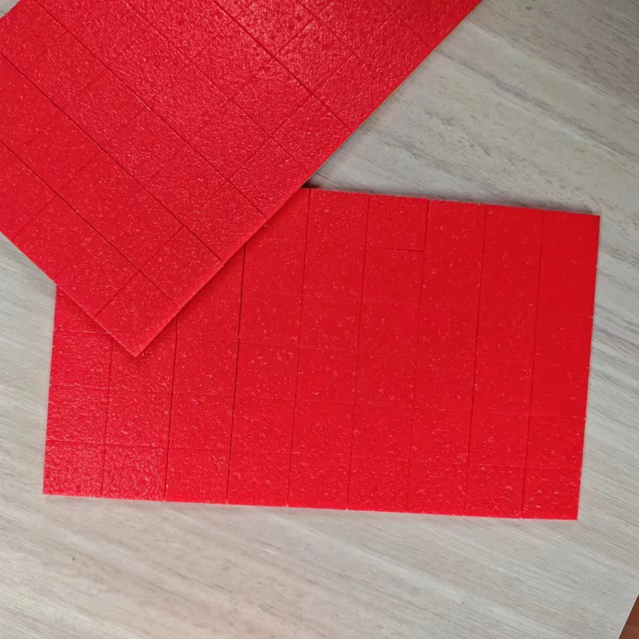 Durable 18X18mm Red PVC Pads for Glass Shipping Protection