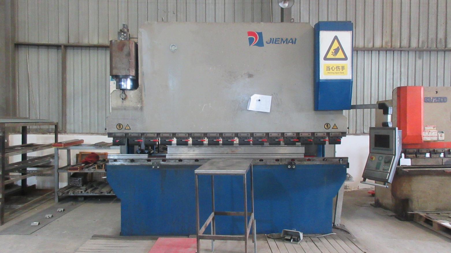 Dobradeira CNC Servo Eletro-Hidráulica