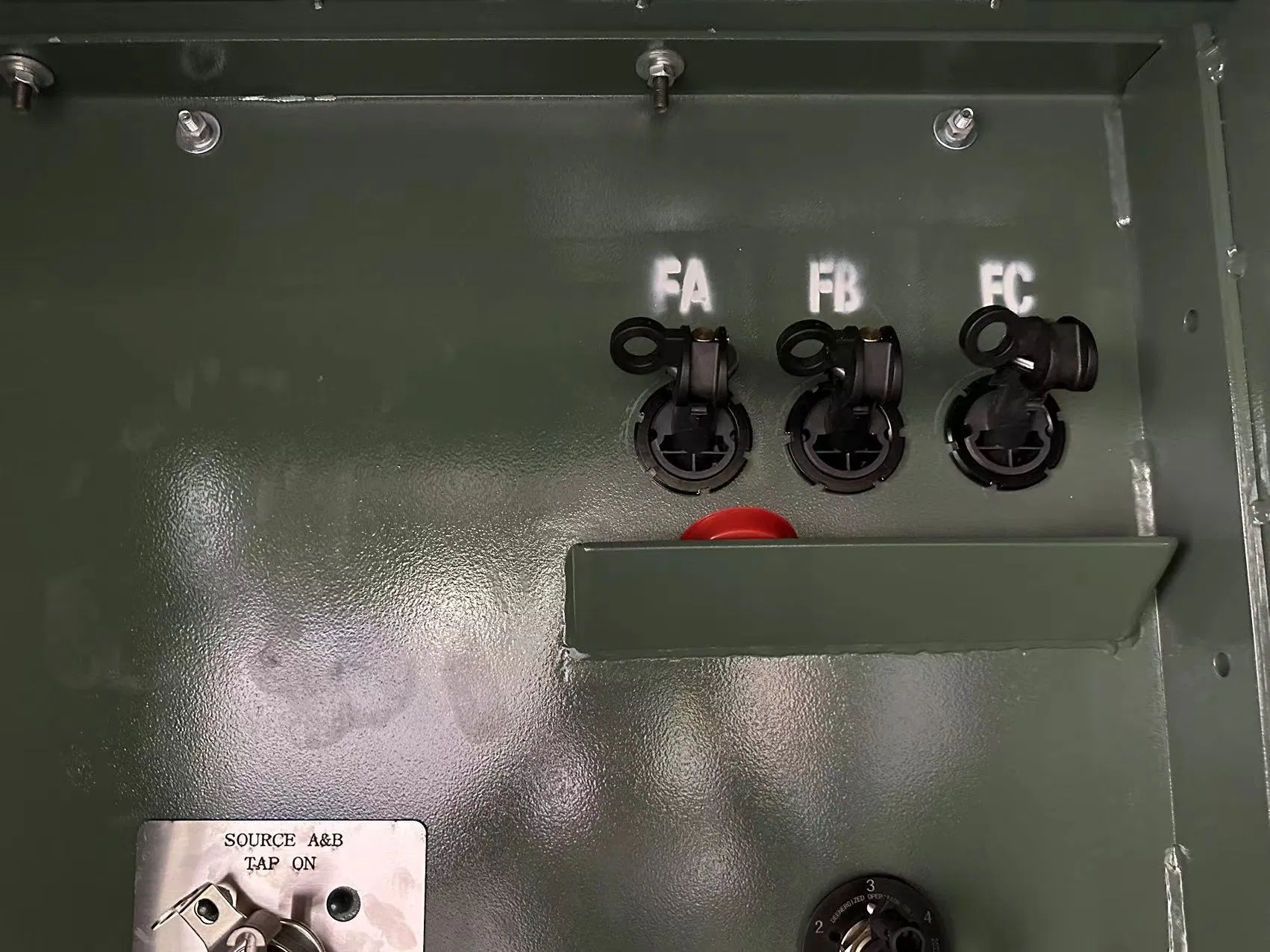 Transformador Trifásico Montado em Base Tipo Pedestal de Cobre 13200V a 400/230V 225 kVA