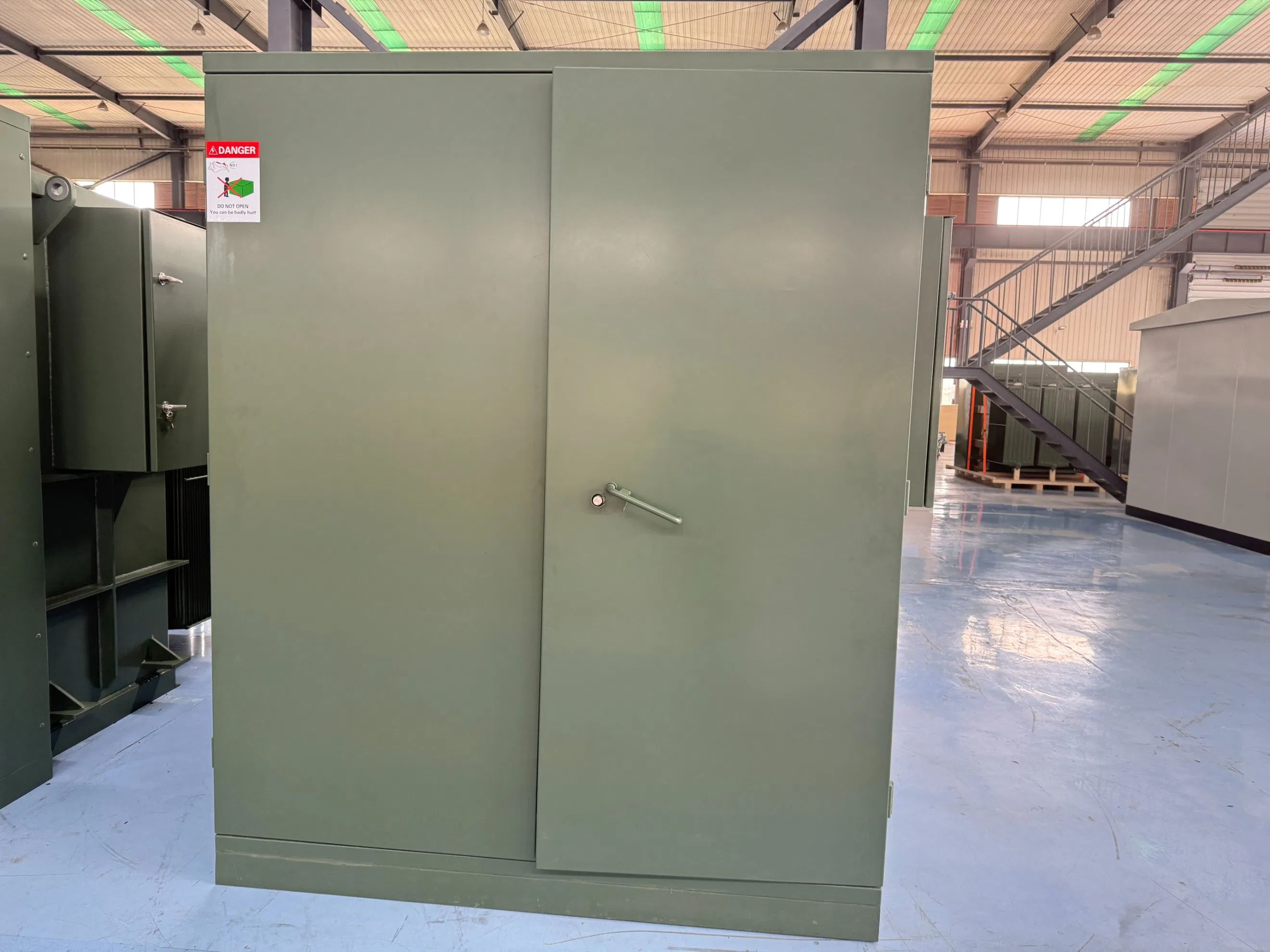Transformador de Distribuição Tipo Caixa Americana Montado em Base da Yawei Equipamentos Elétricos 1500kVA