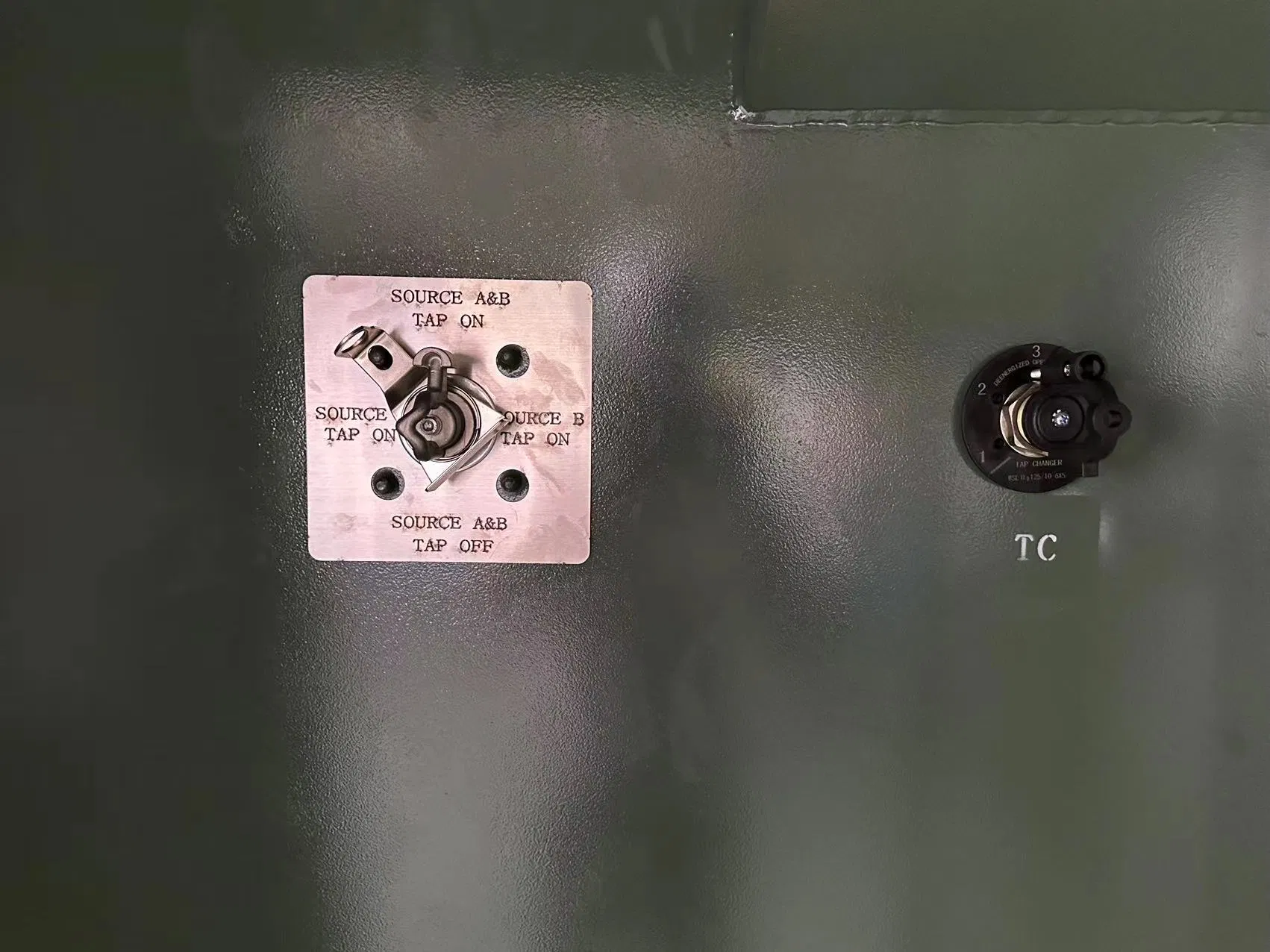 Transformador Trifásico Montado em Base Tipo Pedestal de Cobre 13200V a 400/230V 225 kVA
