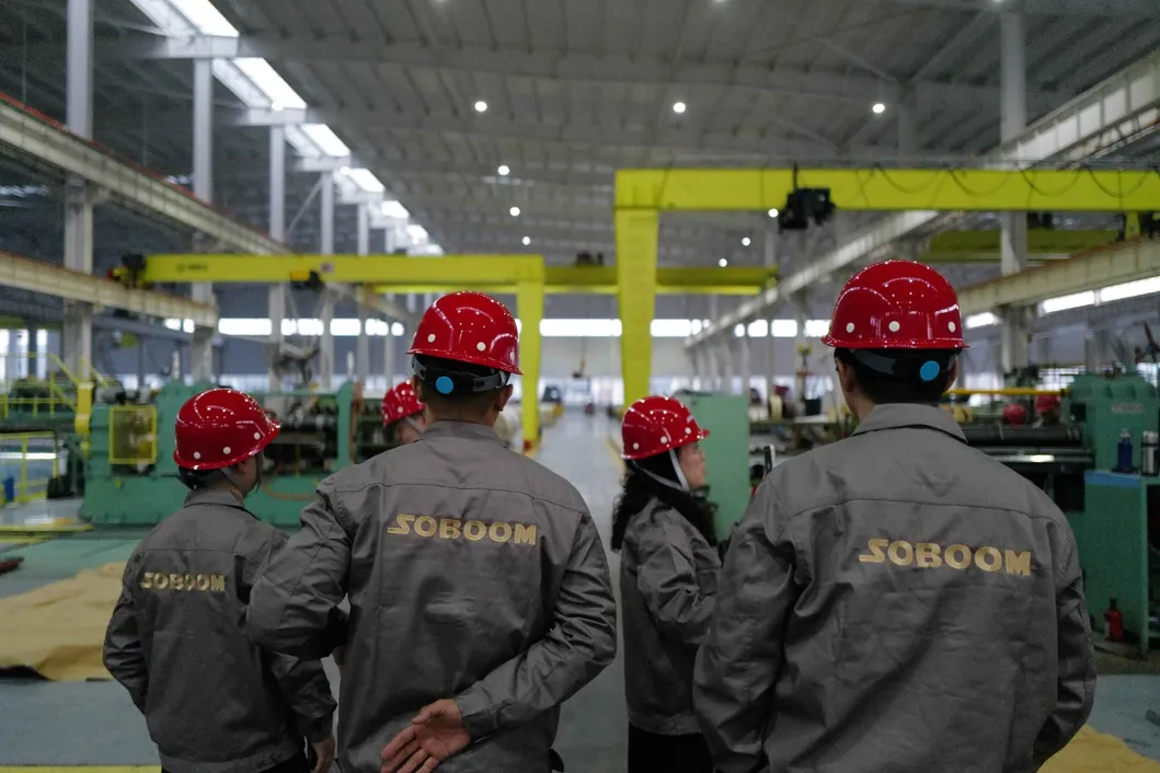Equipamentos e linha de produção da fábrica