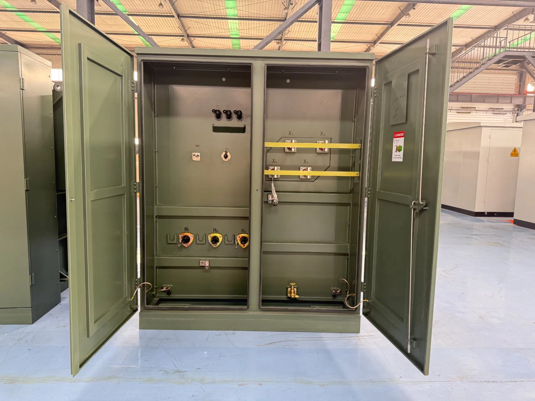 Transformador de Distribuição Tipo Caixa Americana Montado em Base da Yawei Equipamentos Elétricos 1500kVA