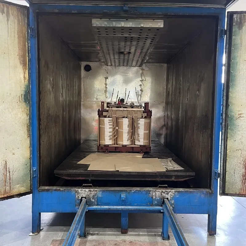A parte activa montada colocada num forno de secagem a vácuo de grandes dimensões