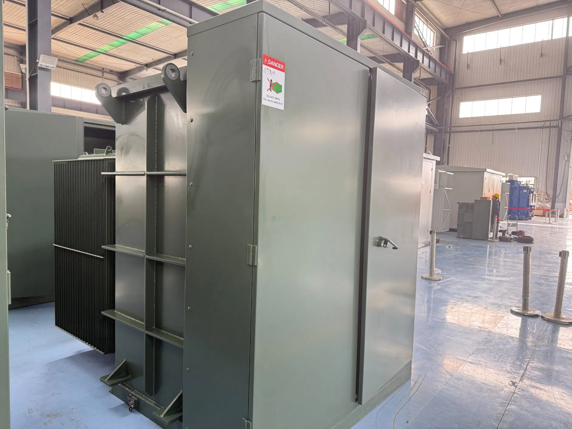 Transformador de Distribuição Tipo Caixa Americana Montado em Base da Yawei Equipamentos Elétricos 1500kVA