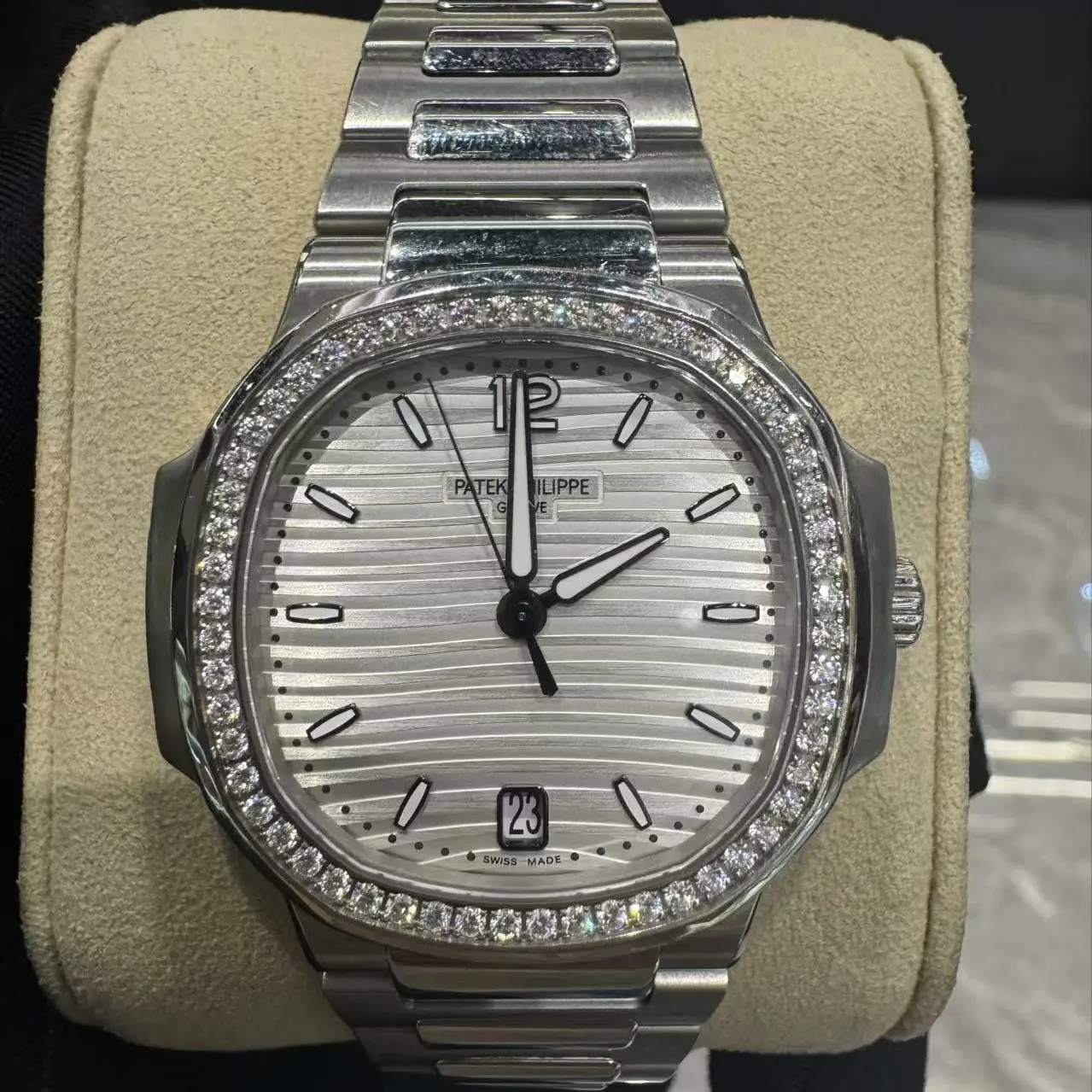 China Patek Philippe Nautilus Company, Service