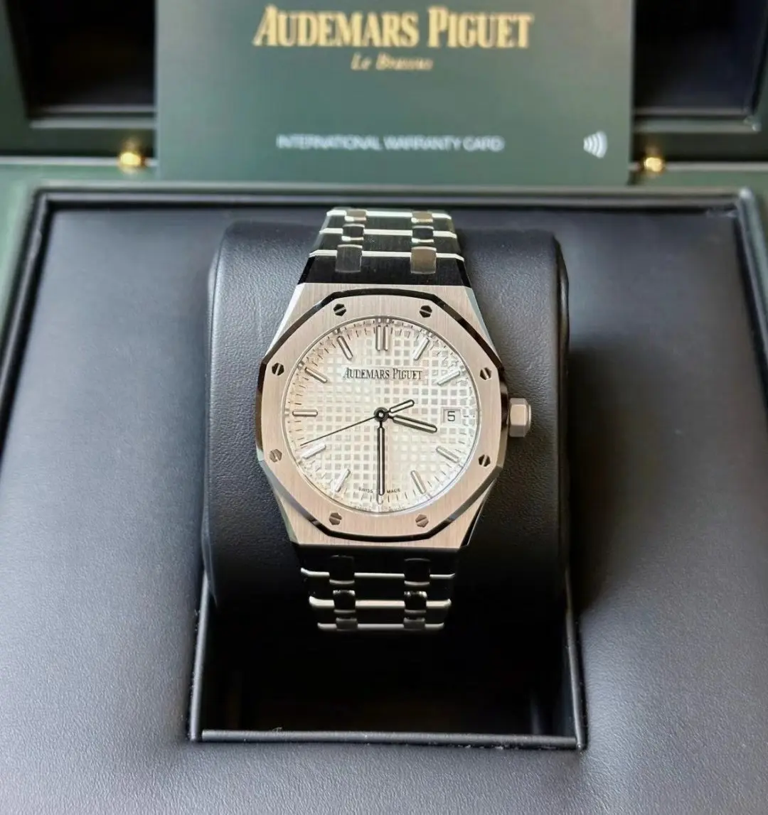 Audemars Piguet Royal Oak Full Set View
