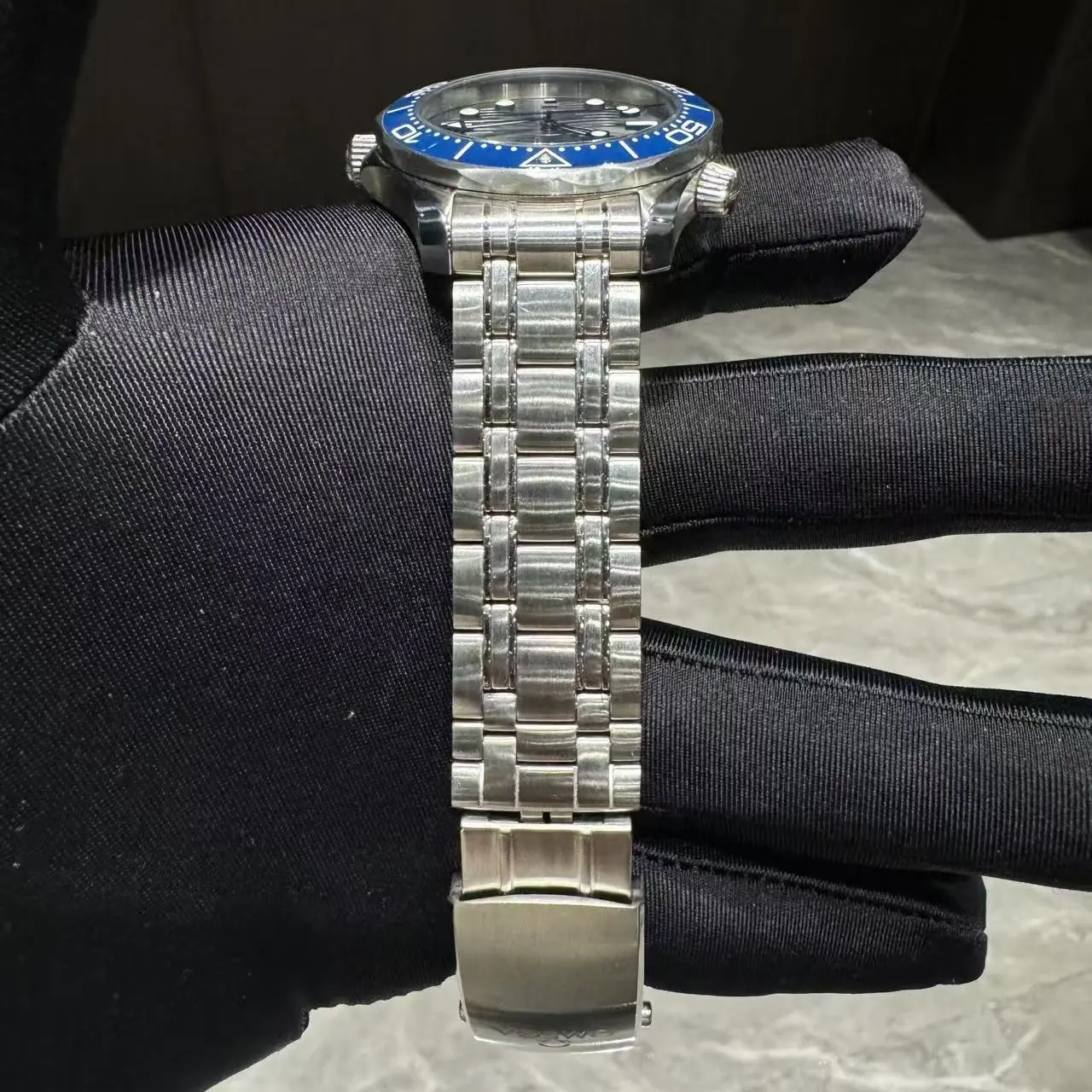 Omega Seamaster link view 1