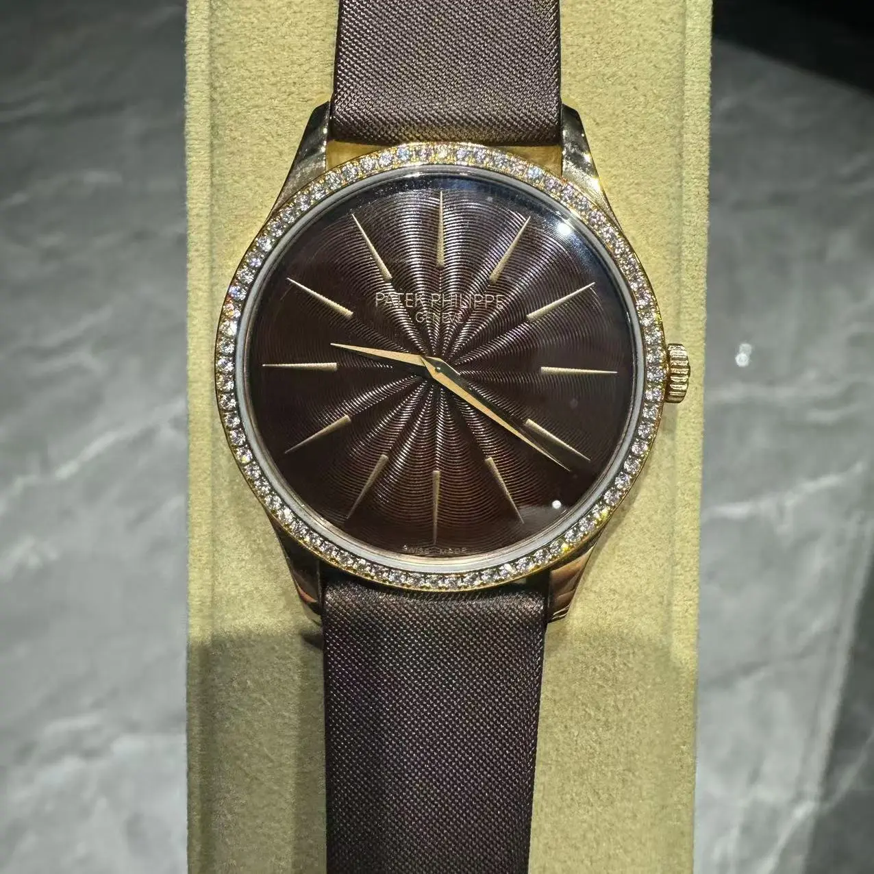 China Patek Philippe Calatrava Companies, Service