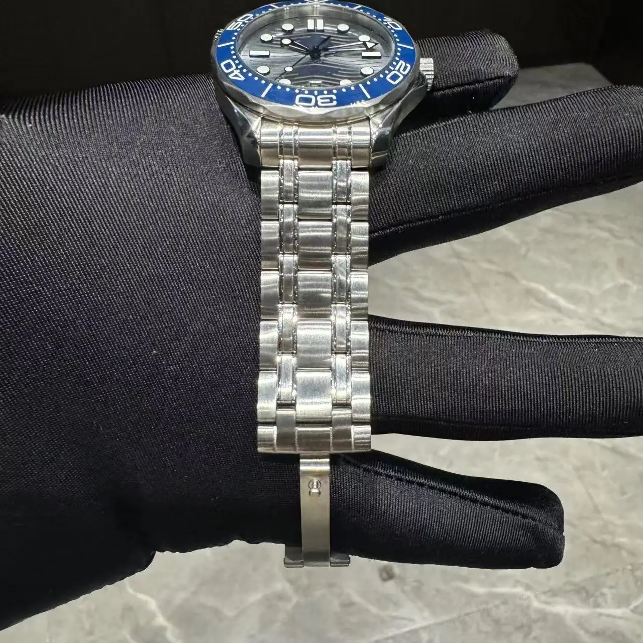 Omega Seamaster link view 2