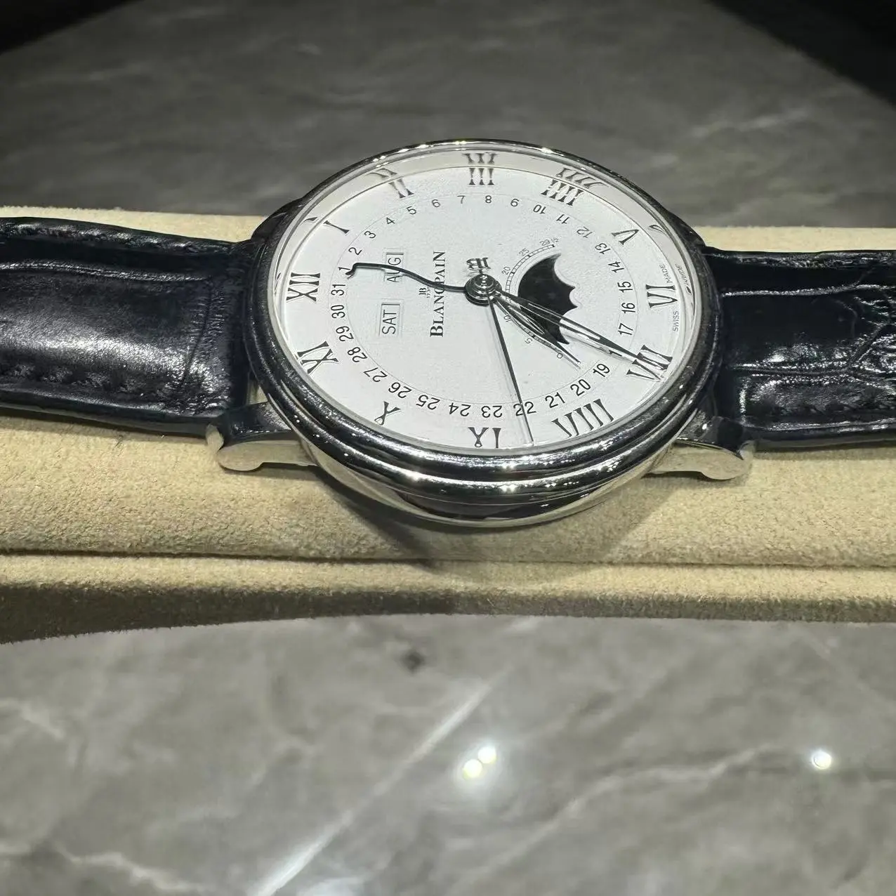 Blancpain Classic Lateral View Detail