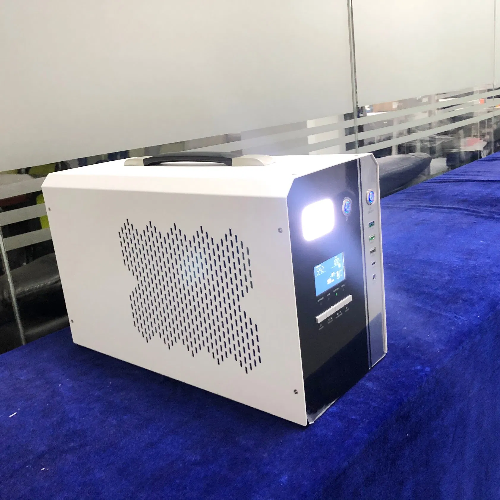 UPS بطارية ليثيوم على الإنترنت بجهد موجي نقي للكمبيوتر مع 220V 12V 5V شاحن Pd