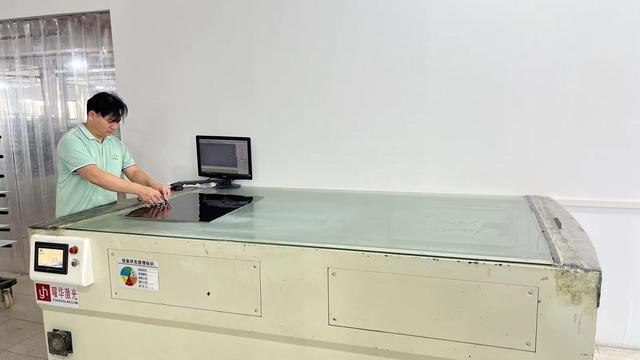 فريق هندسة RUN4 Power يعمل على تطوير أنظمة BMS المتقدمة