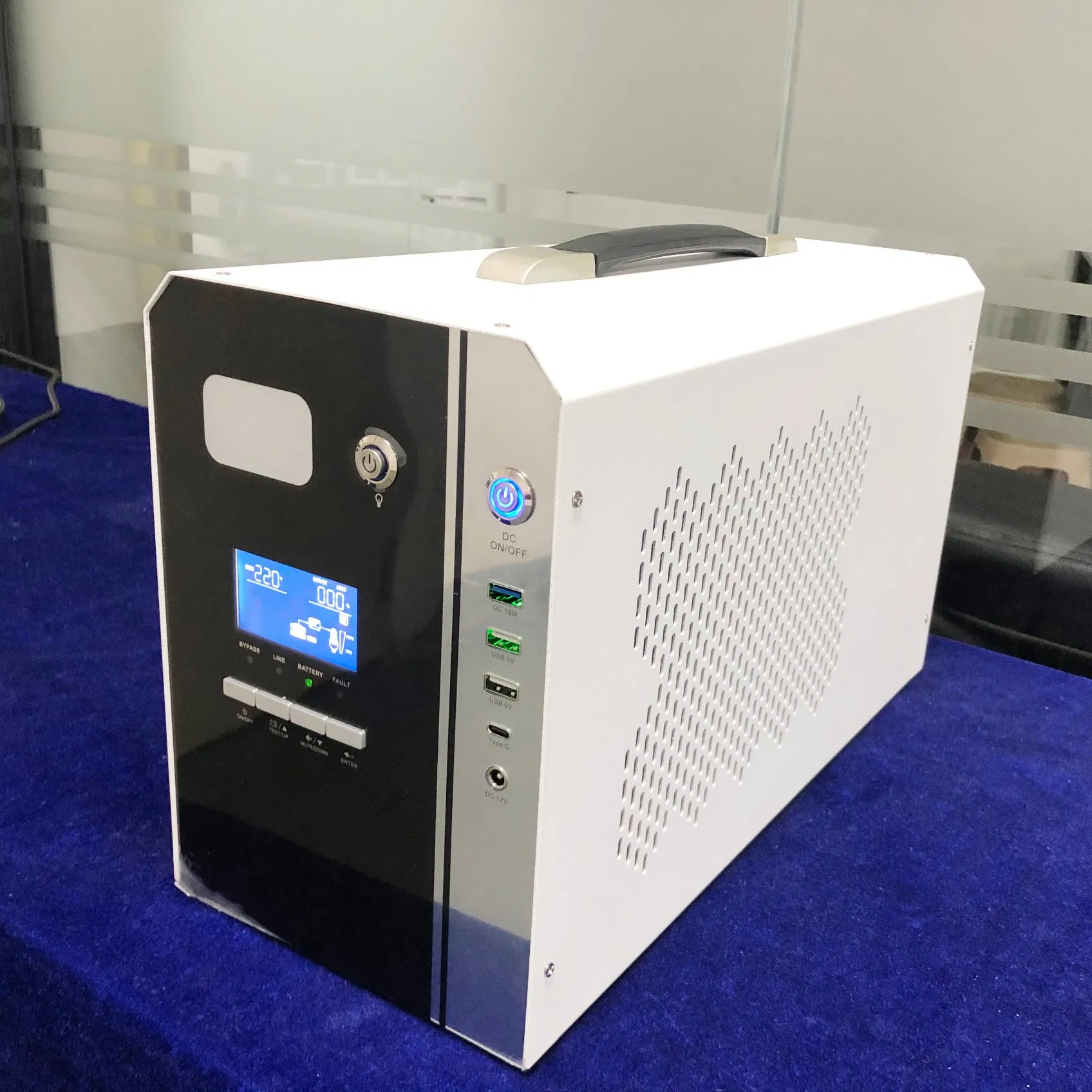 UPS بطارية ليثيوم على الإنترنت بجهد موجي نقي للكمبيوتر مع 220V 12V 5V شاحن Pd