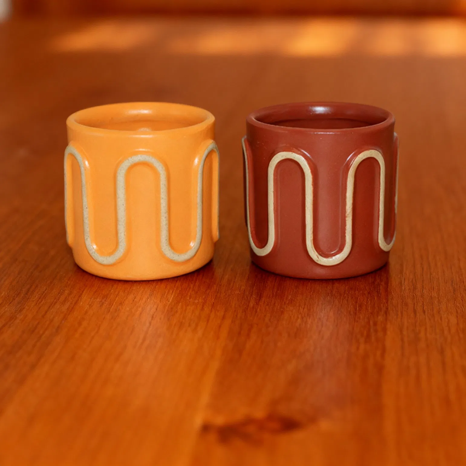 Wavy Relief Ceramic Candle, Artistic Candle Available in Multiple Colors, Outdoor Mosquito Repellent &amp; Decorative Ornament Scented Candle