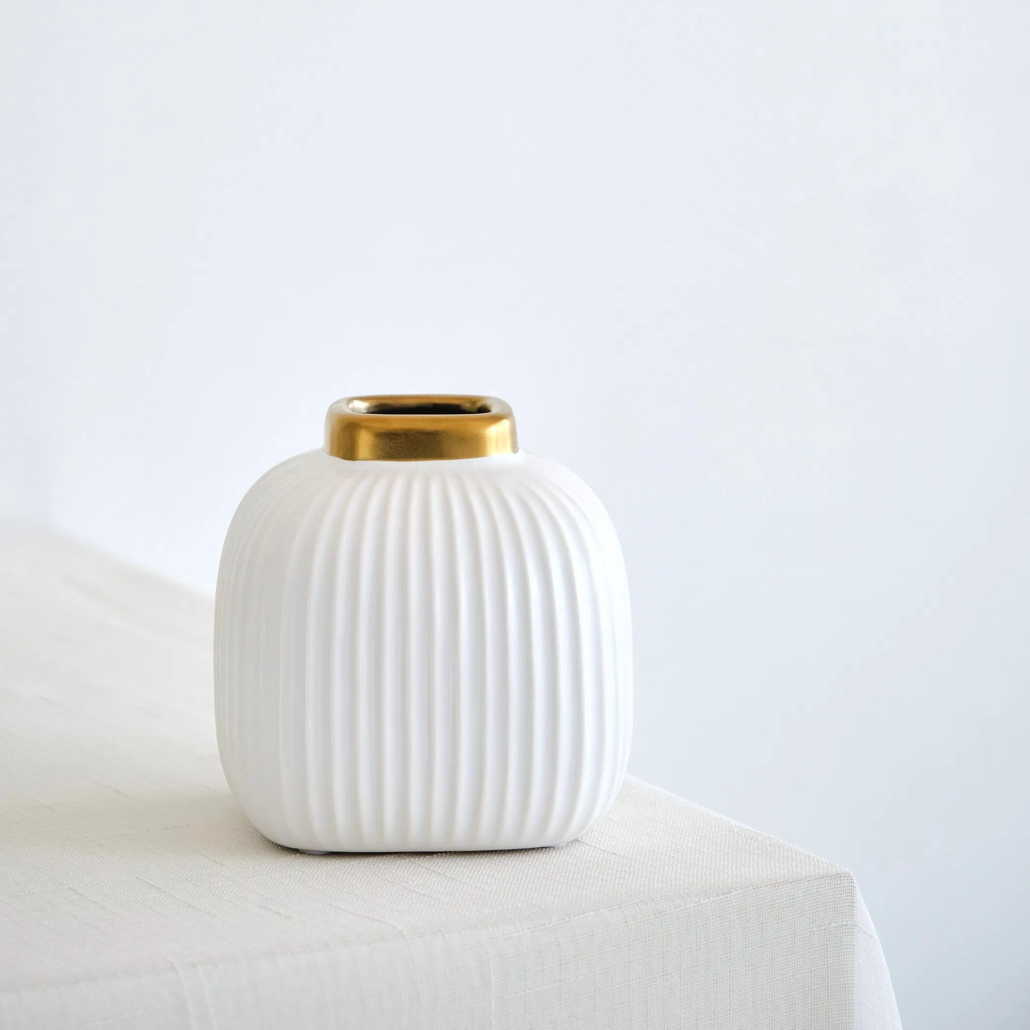 New Arrival Tabletop Decorative Gold Plating Ceramic Flower Vase