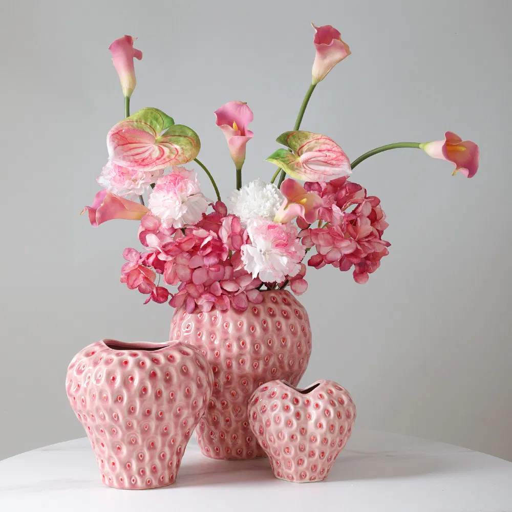 Cute Strawberry Ceramic Vase High-End Decorative Ins Style Flower Vase Home Art Ornament Wholesale