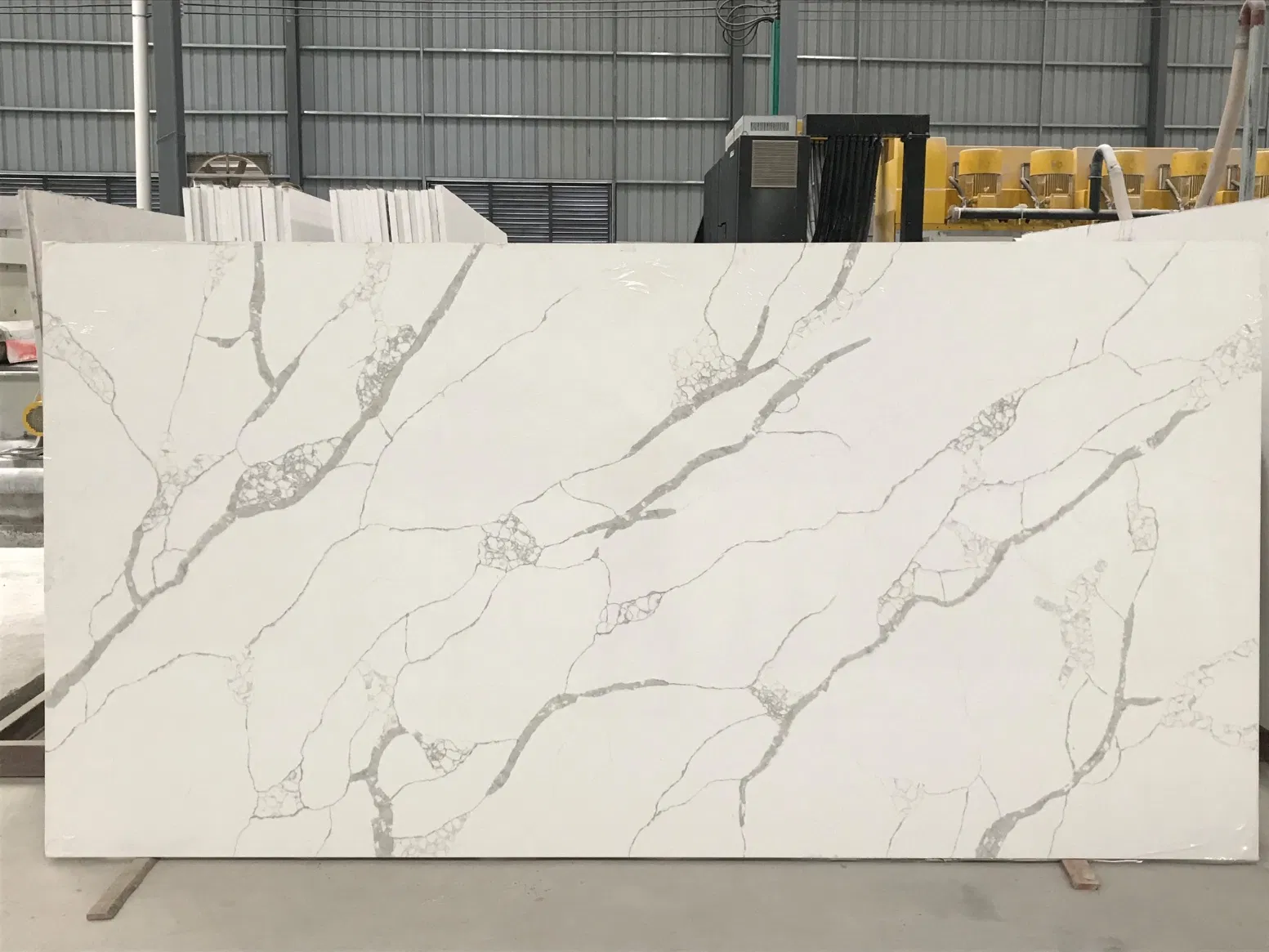 High Quality Designed Patterned Calacatta Quartz Stone for Decorative Tabletops Artificial Big Slabs