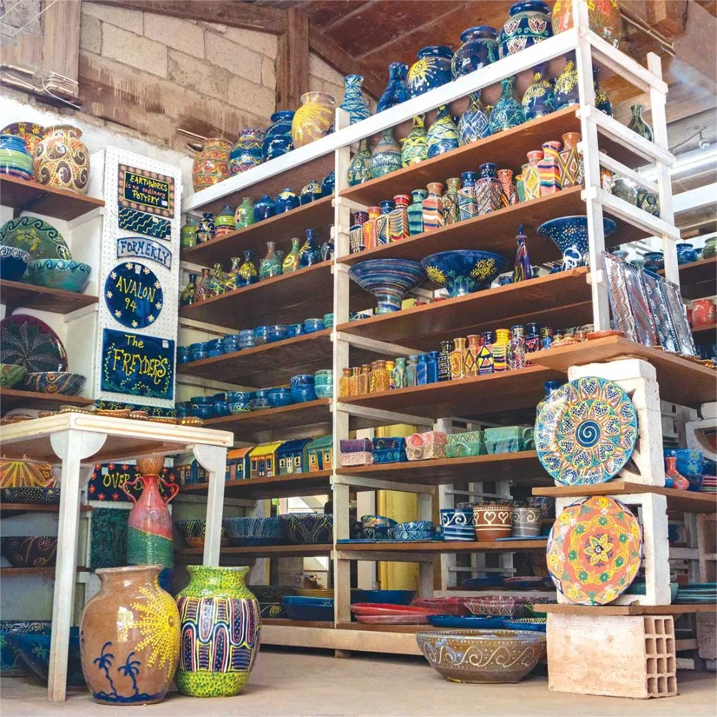 Wholesale Price OEM Manufacturer Customized Home Garden Wall Porcelain Souvenirs Gifts Decors Ornaments Handmade Custom Ceramic Crafts Factory