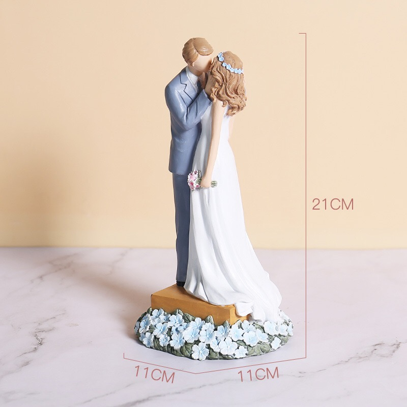 Wood Carving Imitation Resin Crafts Wedding Gift Lover Couple Wedding Cake Home Decoration