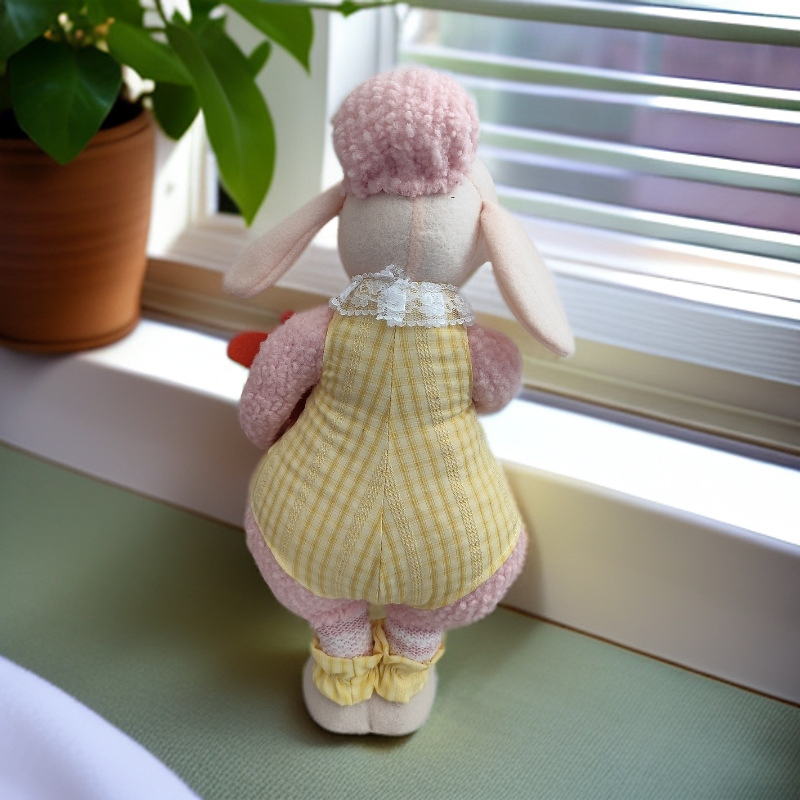 Custom Handmade Seasonal Decor Plush Sheep Figurines for Gifts and Collections