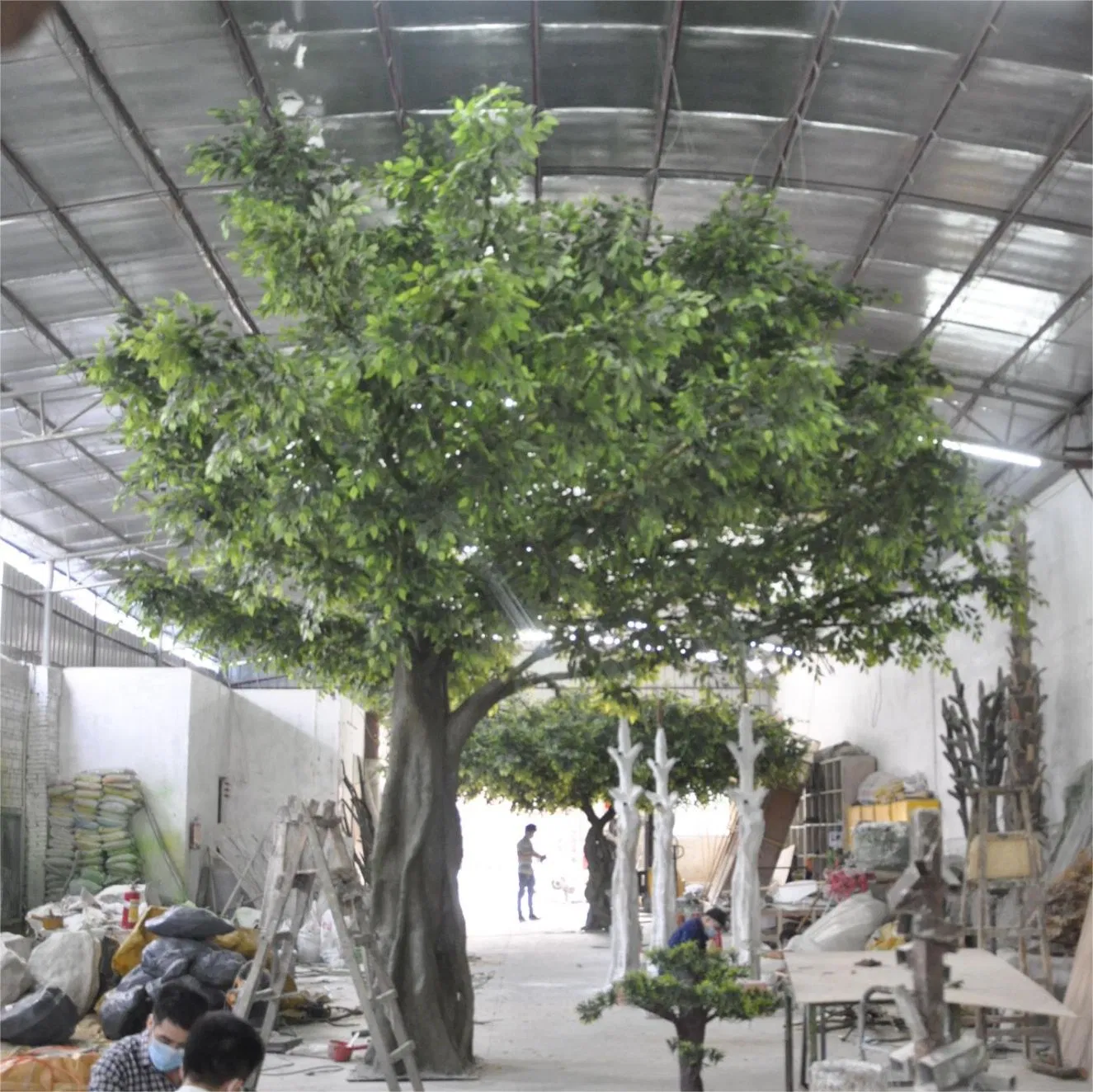 Highly Customized Green/Gold Artificial Banyan Tree Artificial Crafts