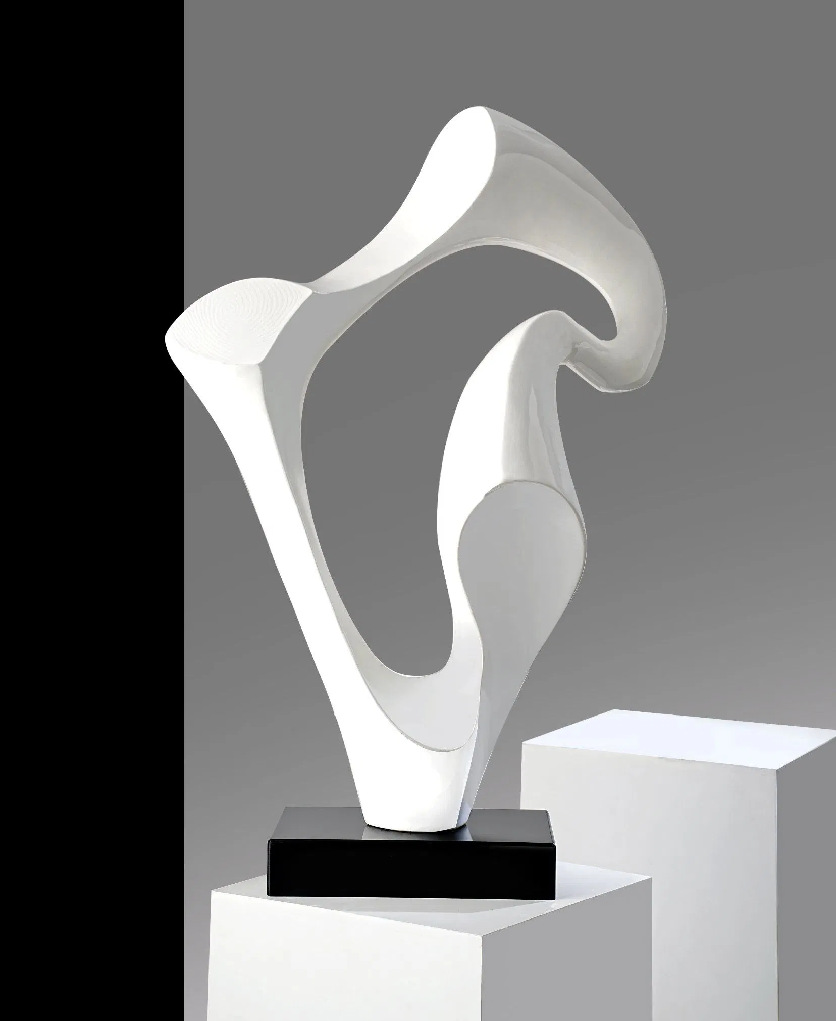 Modern Art Abstract Decorative Distorted Shape Resin Crafts Sculpture Decoration