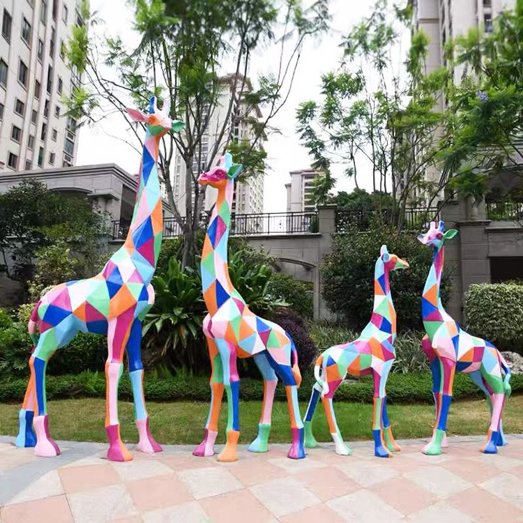 Large Decorative Garden Geometric Statue Life Size Resin Fiberglass Giraffe Statue for Sale