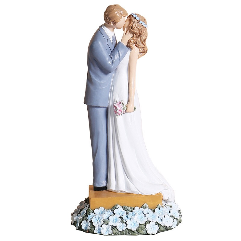 Wood Carving Imitation Resin Crafts Wedding Gift Lover Couple Wedding Cake Home Decoration