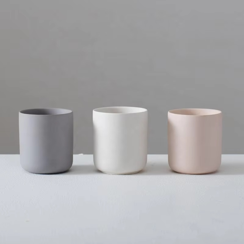 Luxury Matte Ceramic Candle Jars with Lid Home Decorative Cylinder Vessels for Christmas Colorful Christmas Candle Holders