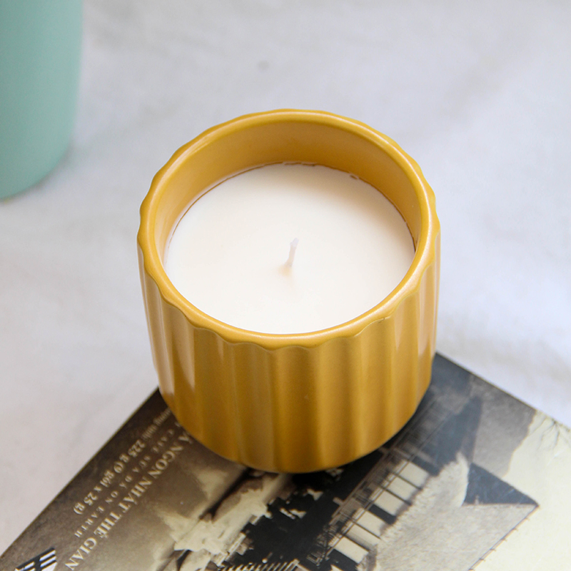 Ribbed Ceramic Candle for Aromatherapy and Decorative Home Fragrance