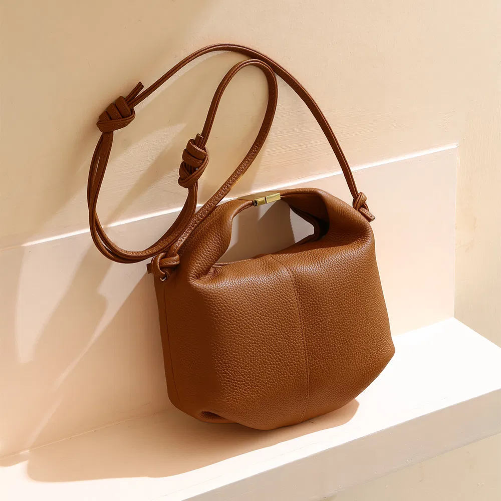Premium Leather Handbag Featuring a Chic Lychee Design for Fashion Lovers