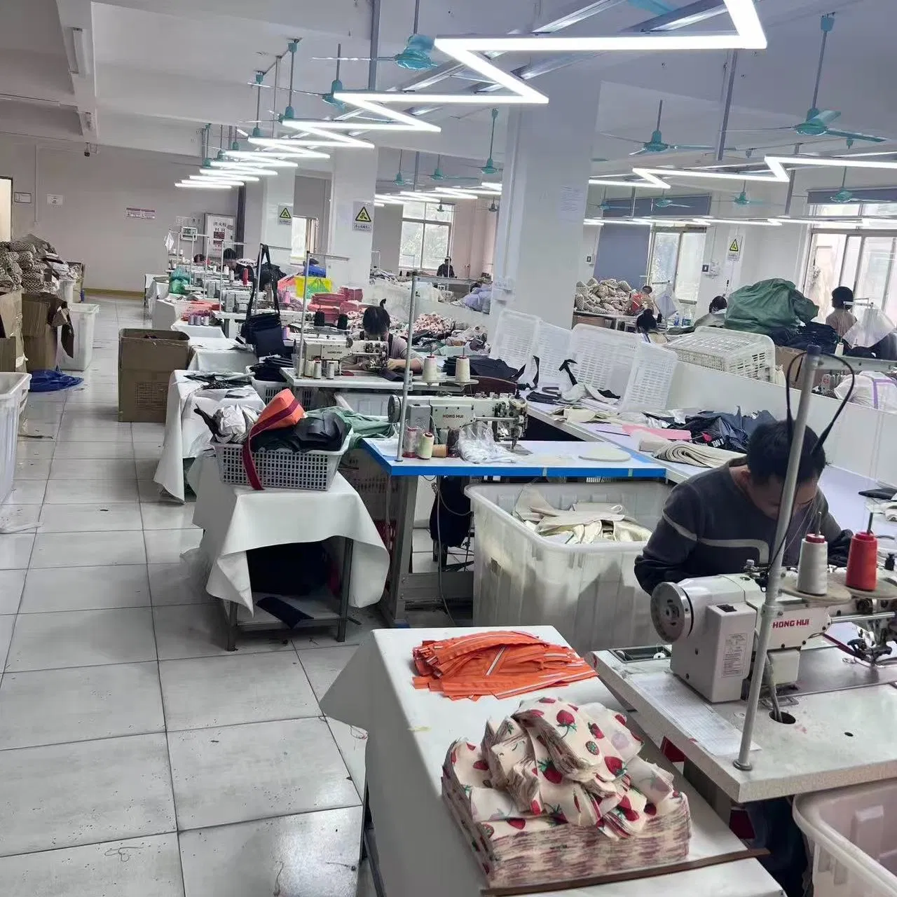 Fashion Unisex Durable Nylon Outdoor Travel Organizer Sport Gym Yoga Duffel Bag