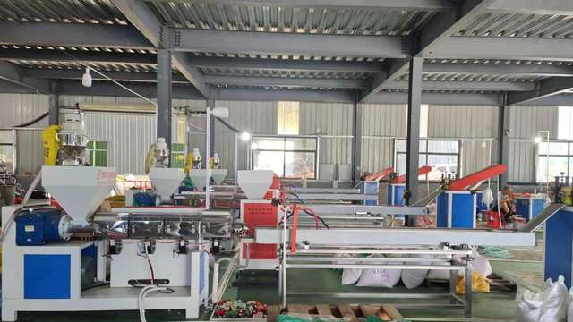 ESRT Life product detail showing premium zipper hardware and durable fabric stitching quality