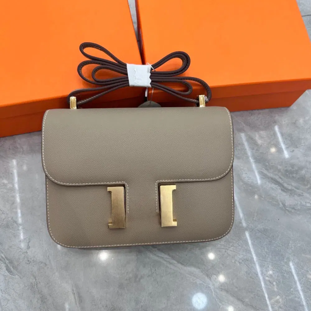 Adjustable Lightweight Style Lady Bag for Travel and Vacation