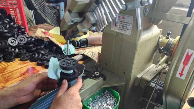 ESRT Life business travel bags and professional briefcase backpacks for corporate travelers