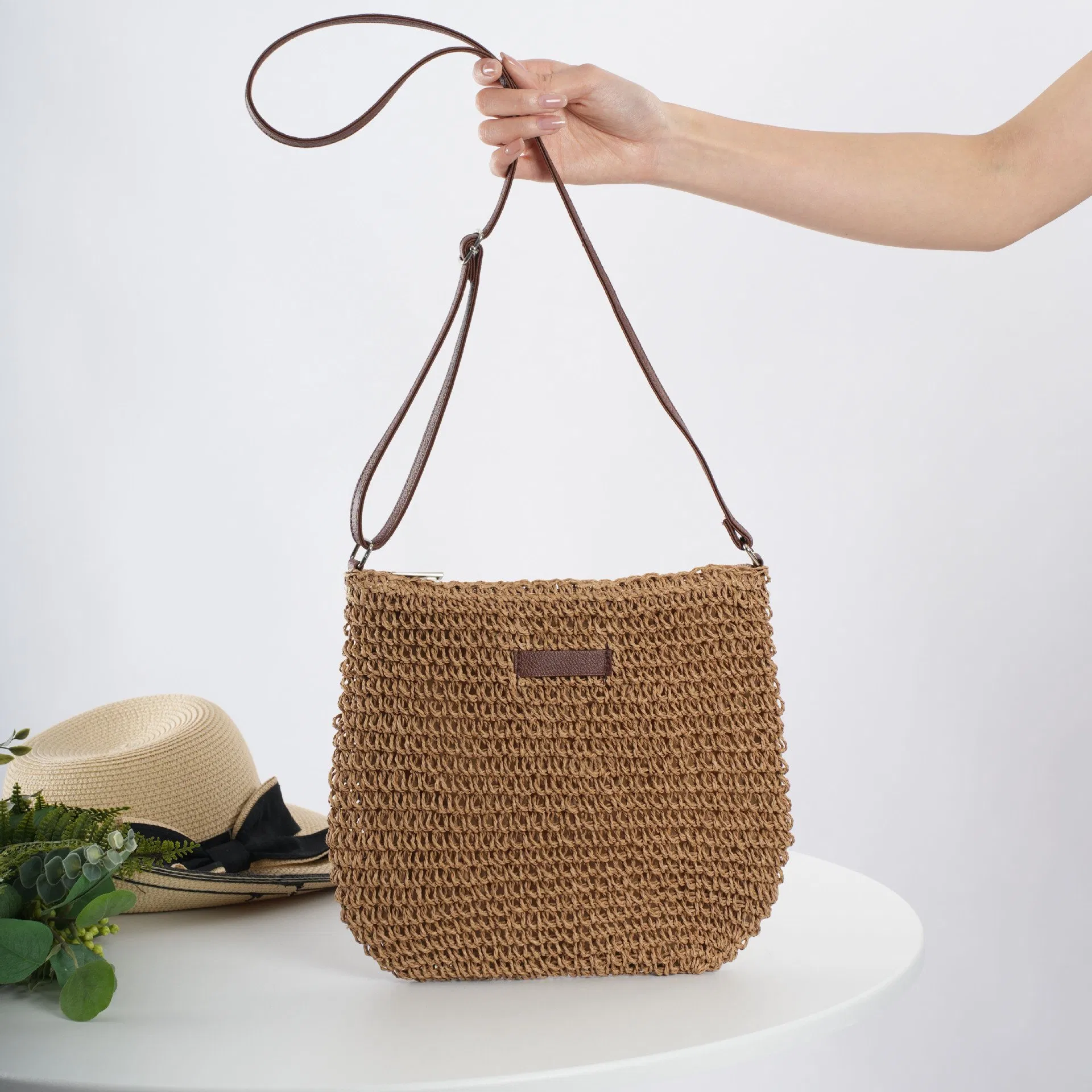 Handmade Woven Paper Straw Crossbody Handbags Leather Shoulder Strap Tote Bag Luxury Ladies Designer Handbag for Women Summer Beach Travel