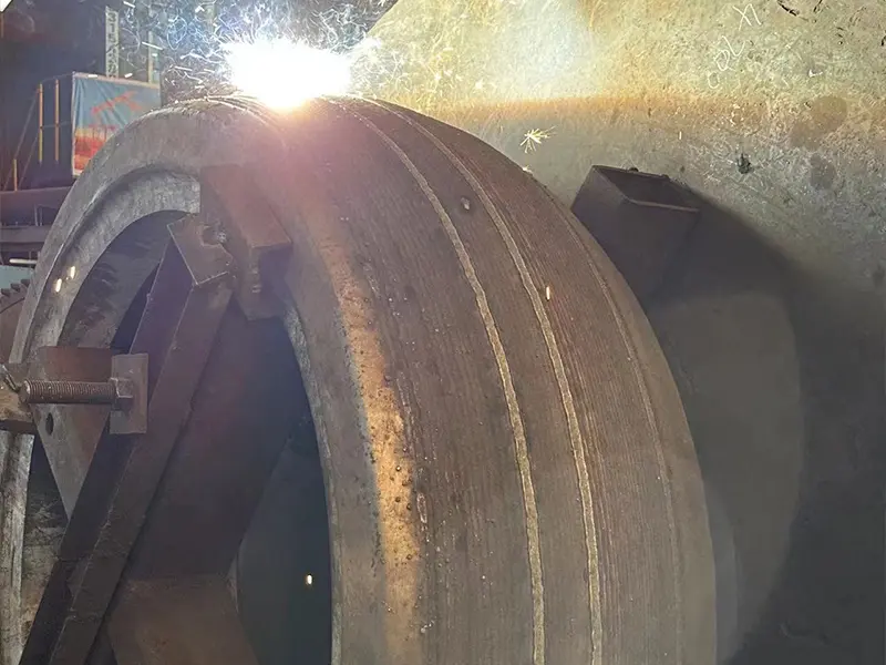 Industrial roll repair and grinding roll surfacing services for steel, cement and mining