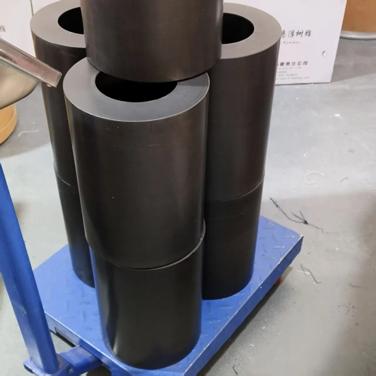 High-Performance White or Black PTFE Tubing for Industrial Fluid Transfer Needs