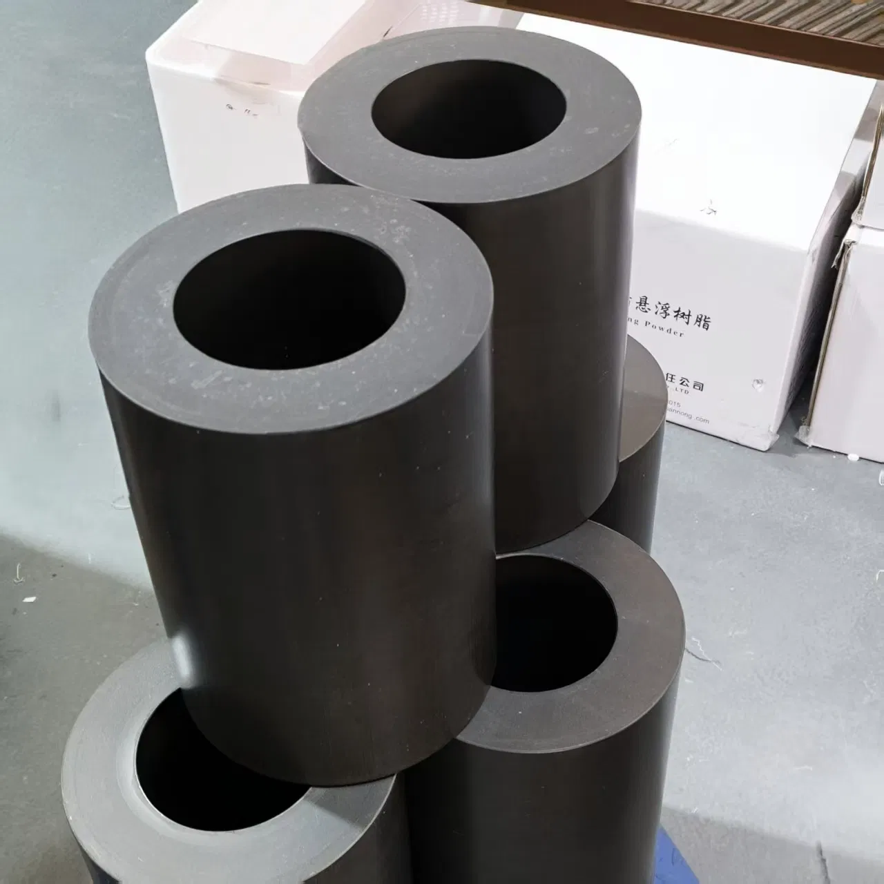 High-Performance White or Black PTFE Tubing for Industrial Fluid Transfer Needs