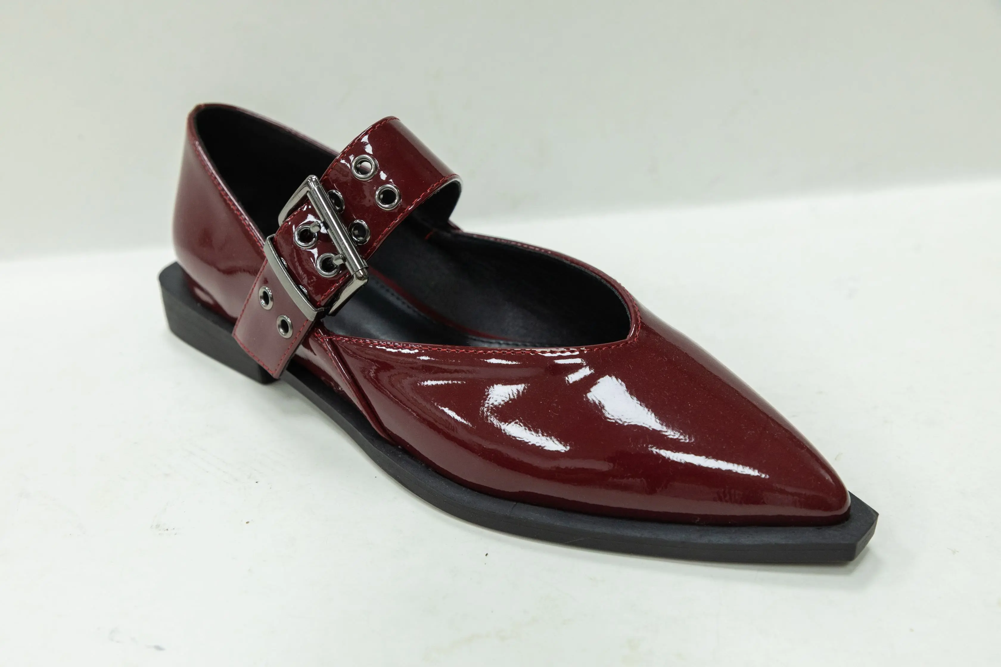 OEM ODM Custom Black Patent PU Ladies Ballerina Shoes with Wide Buckle Strap
