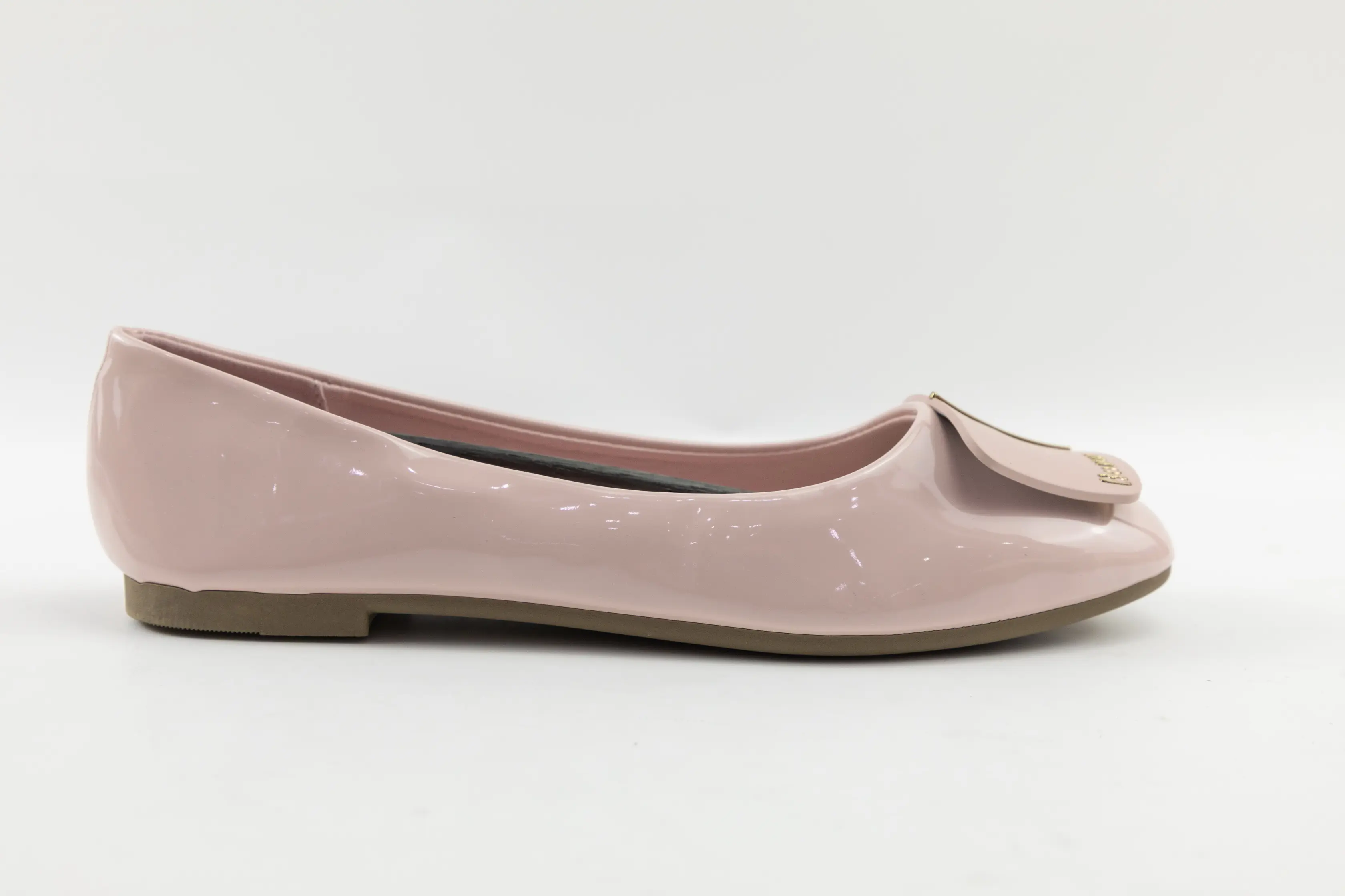 OEM ODM Custom Pink Patent PU Ladies Ballerina Shoes with Decorative Front Buckle and Low Heel