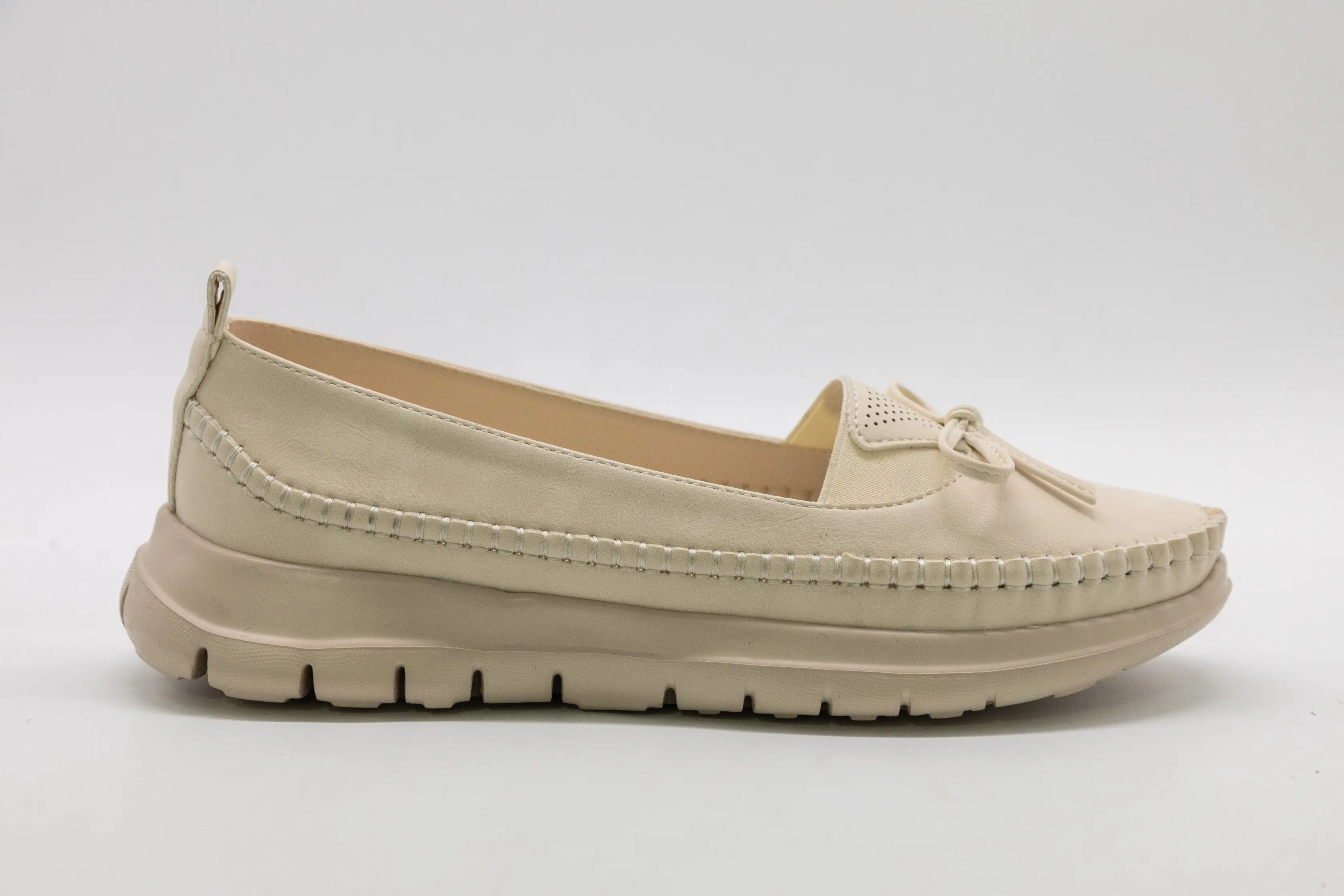 OEM ODM Tailor-Made EVA Thick Sole Women Loafers Bold Comfort, Tailored Style for the Modern Woman